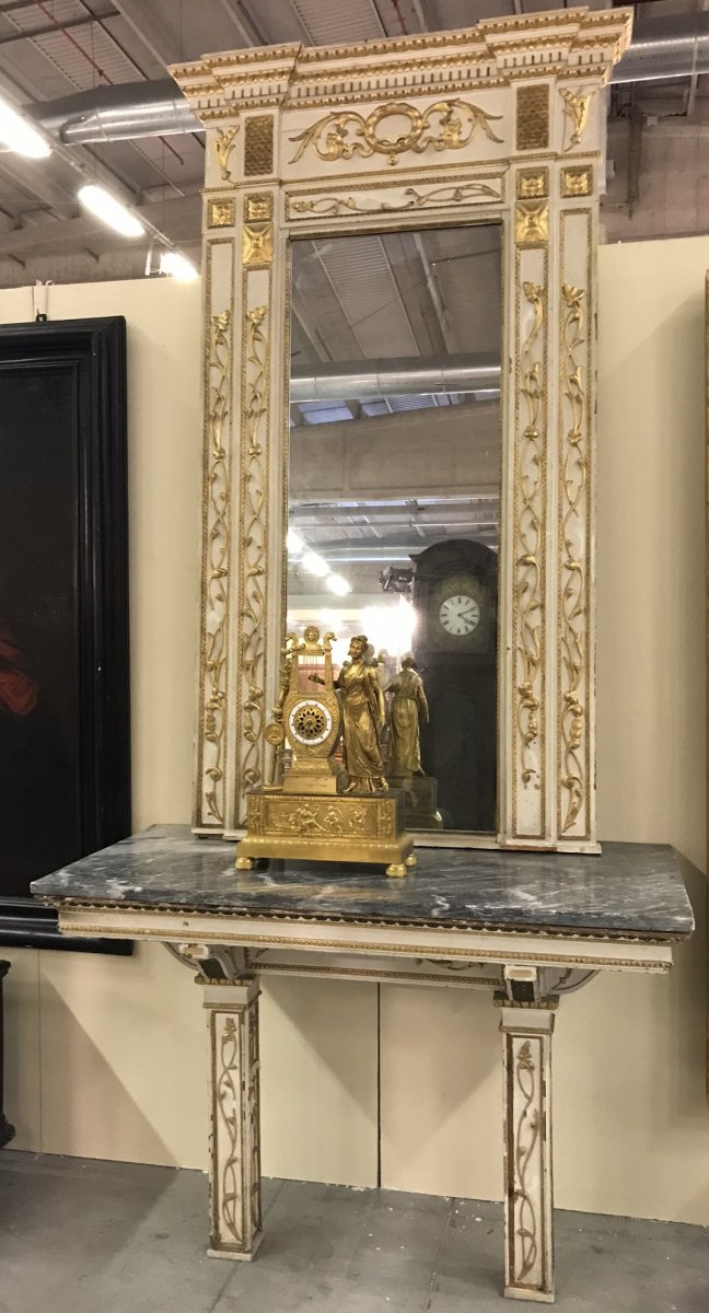 Lacquered And Gilded Console And Mirror From The End Of The Eighteenth Century.