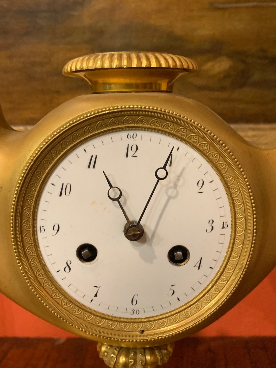 Une Pendule De Cheminée Empire En Bronze Doré, France Début Du XIXe Siècle.   -photo-1