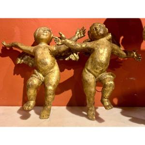 A Pair Of Cherubs In Golden Wood Italy, Late 17th Century