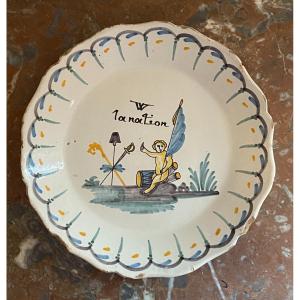 Assiette en faïence de Nevers, décor  "Révolutionnaire"