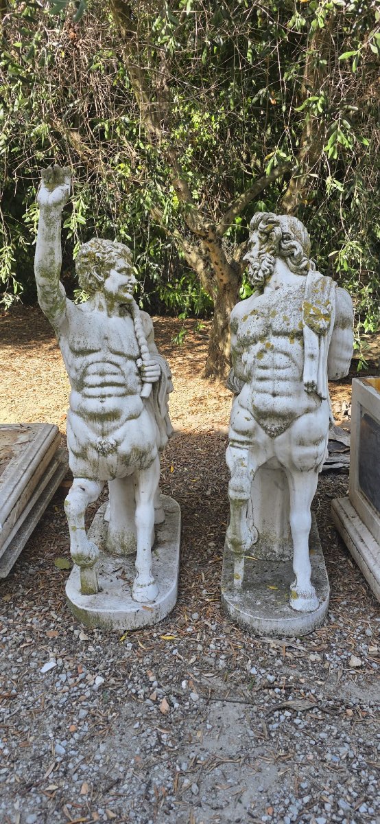 Rare paire de centaures en marbre de Carrare