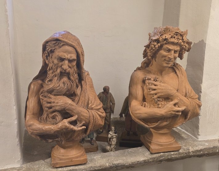 Paire de bustes en terre cuite du XIXe siècle - Allégories de l'Hiver et de l'Automne
