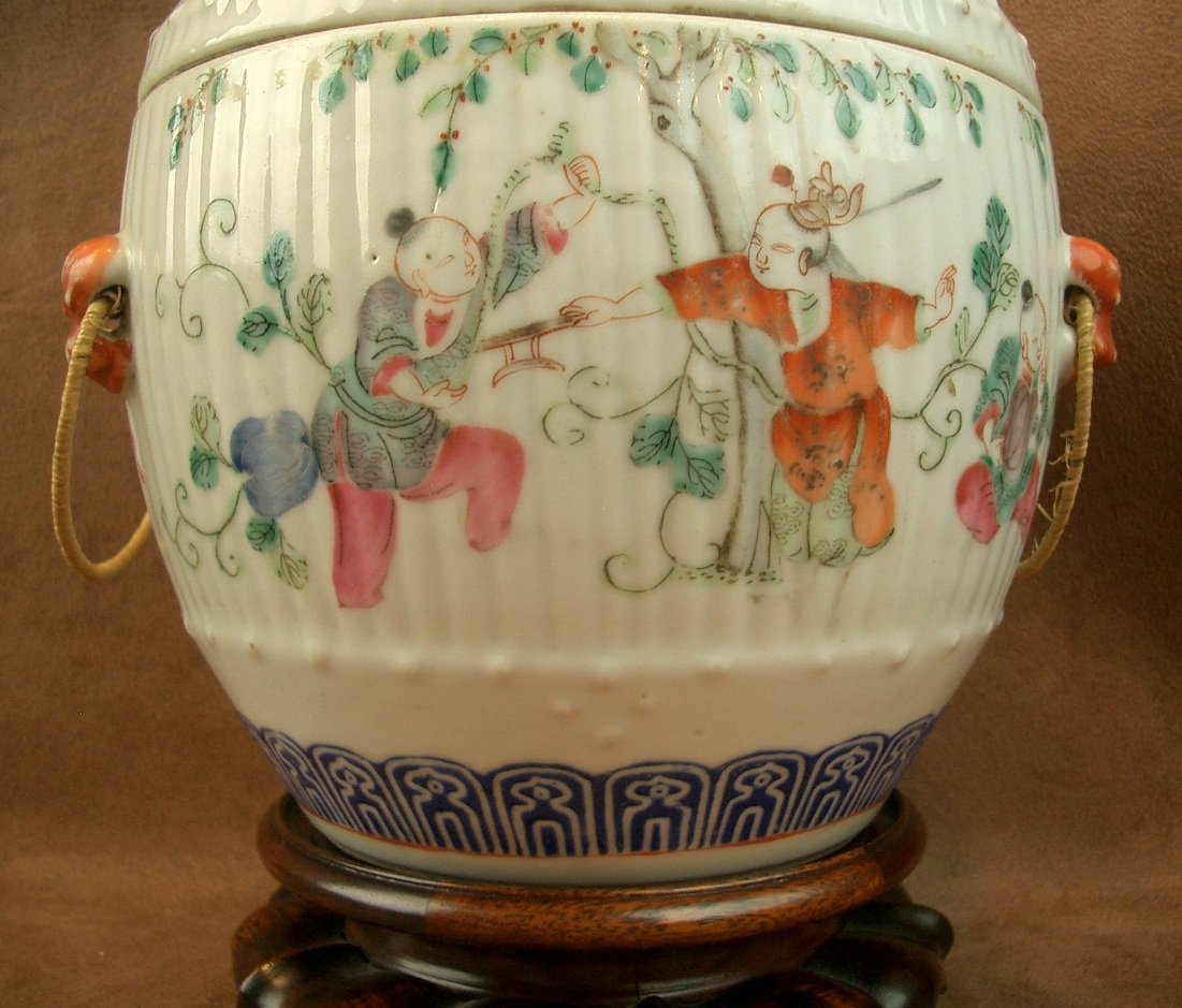 Antique Chinese Porcelain Covered Pot-photo-2