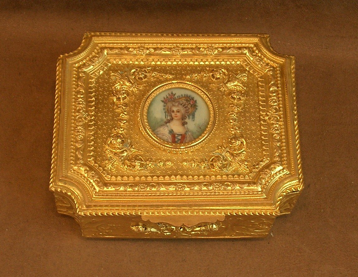 Louis XVI Style Gilded Metal Box Decorated With A Painted Miniature Portrait Of A Lady-photo-2