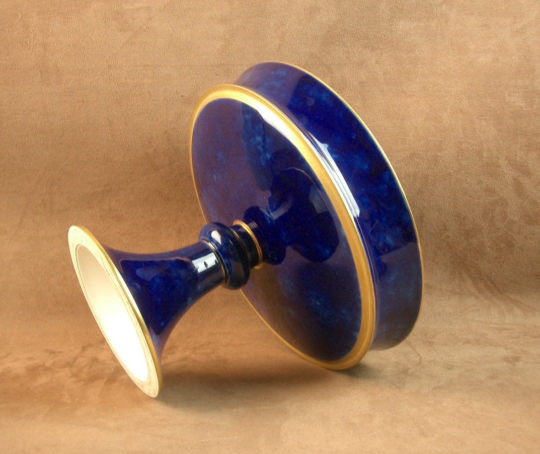 Importante coupe sur pied en porcelaine de Sèvres , Bleu de four nuagé fin du XIXe siècle -photo-2