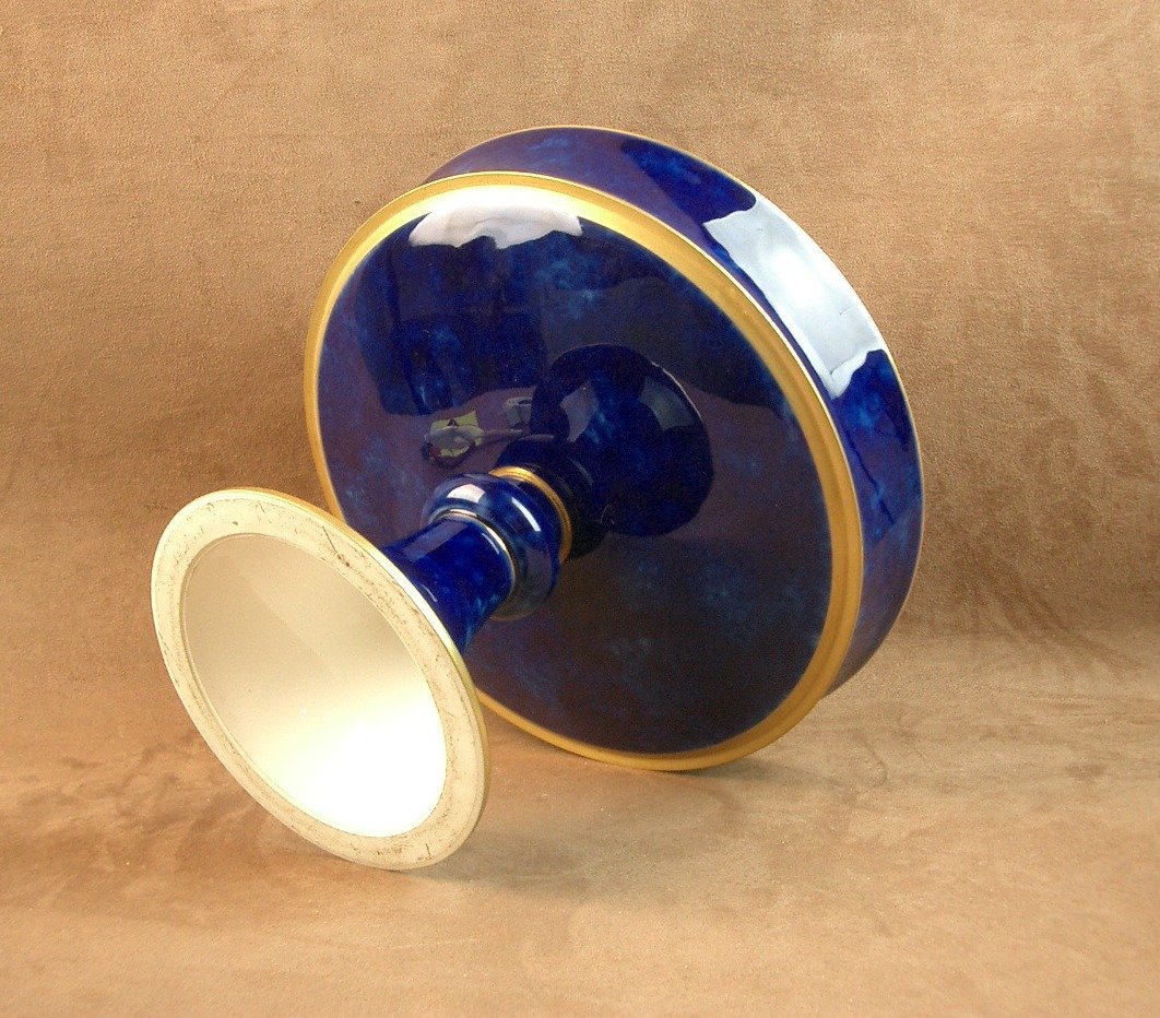Importante coupe sur pied en porcelaine de Sèvres , Bleu de four nuagé fin du XIXe siècle -photo-1
