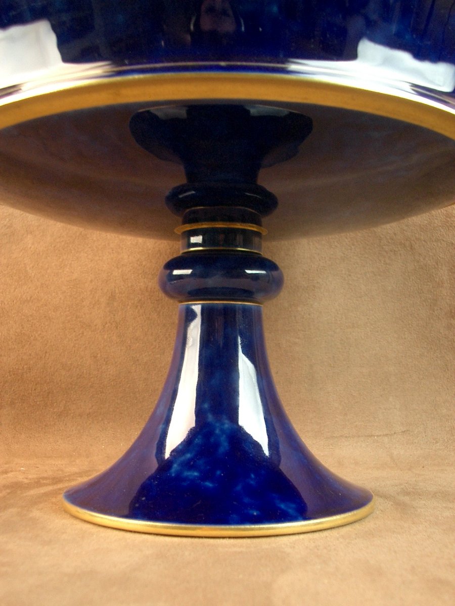 Importante coupe sur pied en porcelaine de Sèvres , Bleu de four nuagé fin du XIXe siècle -photo-4