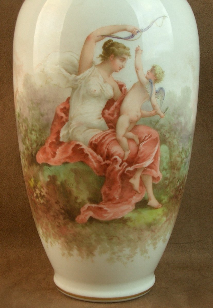 Important 19th Century Opaline Vase, Venus And Cupid-photo-2