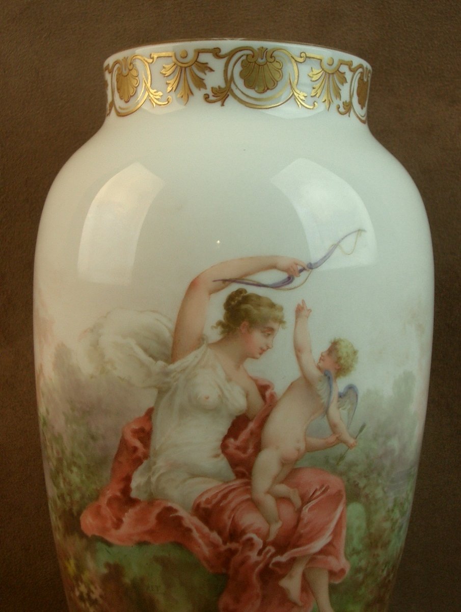 Important 19th Century Opaline Vase, Venus And Cupid-photo-3