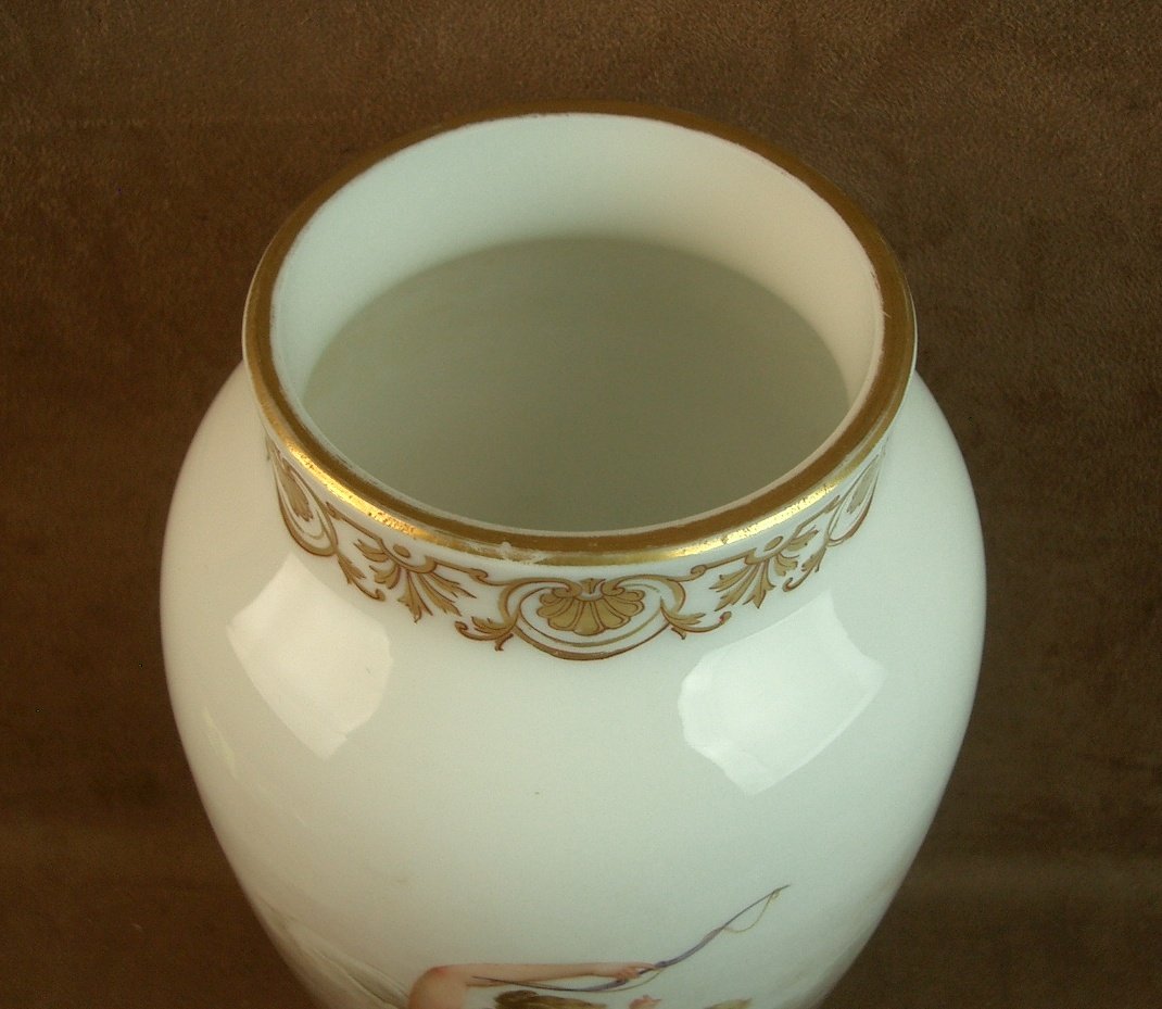 Important 19th Century Opaline Vase, Venus And Cupid-photo-7