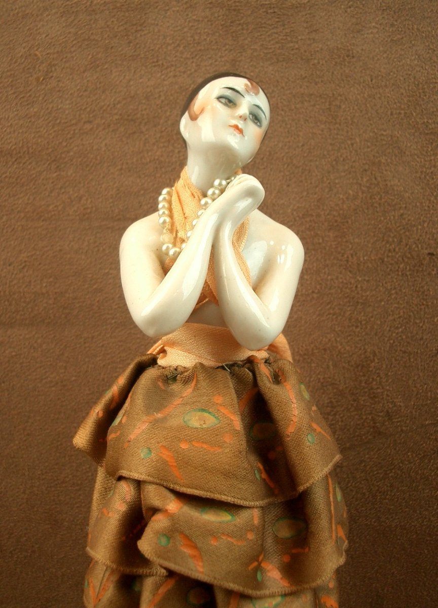 Figurine Art Deco Garçonne en porcelaine -photo-2