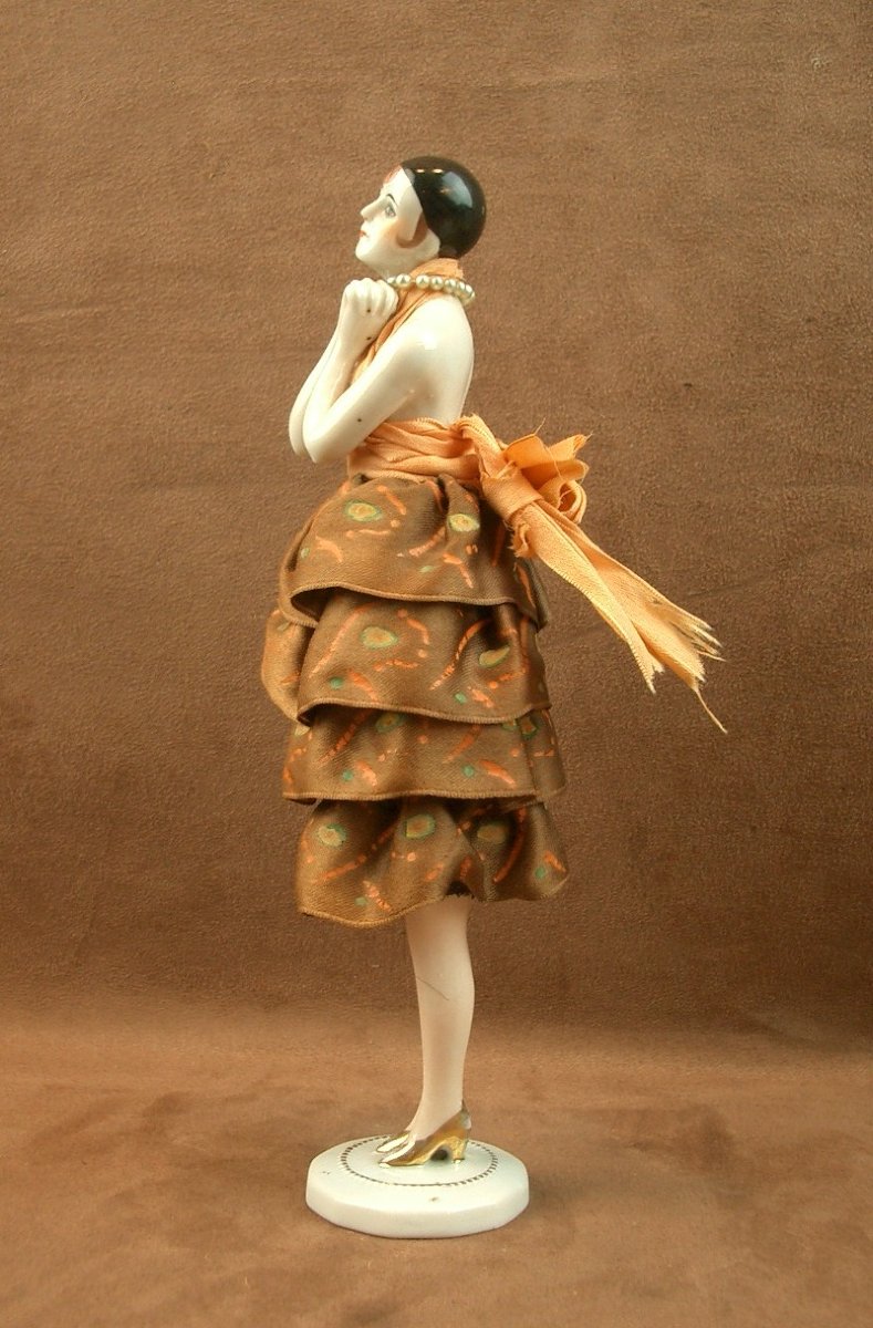 Figurine Art Deco Garçonne en porcelaine -photo-3