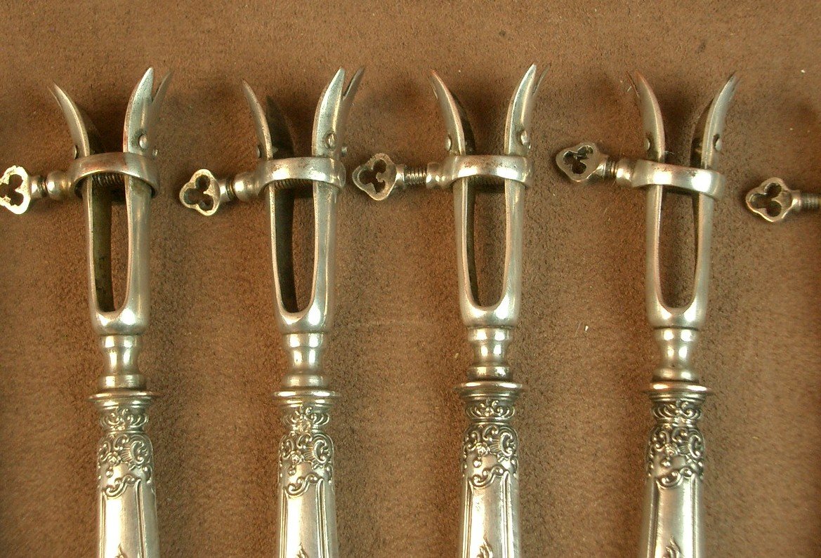 Set Of 6 Silver Chop Tong Handles Decorated With 19th Century Mascarons -photo-8