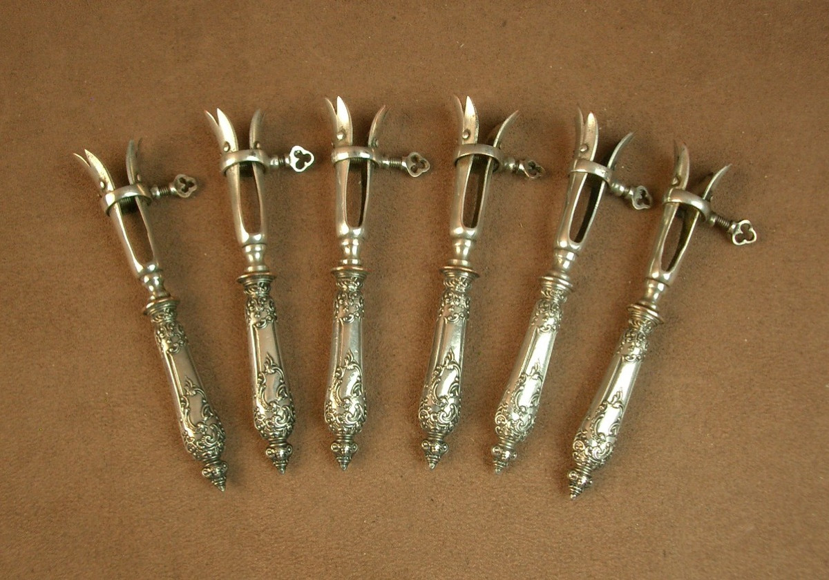 Set Of 6 Silver Chop Tong Handles Decorated With 19th Century Mascarons 
