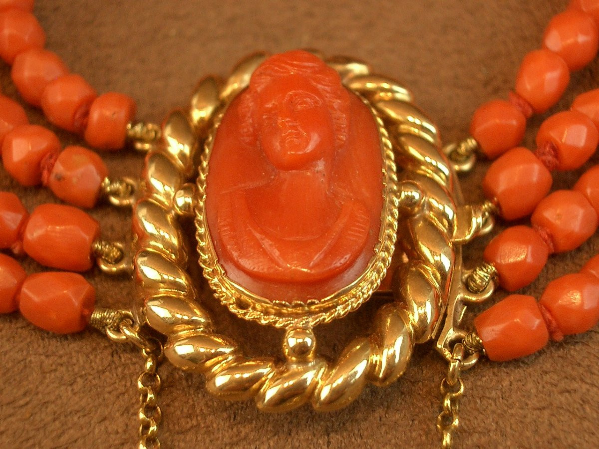 4-row Coral Bead Bracelet, 18k Gold Clasp Coral Cameo -photo-3