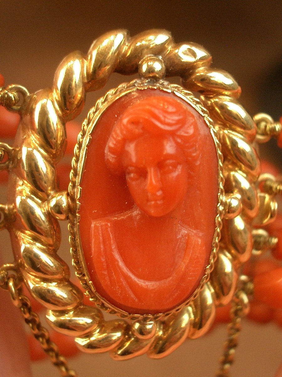 4-row Coral Bead Bracelet, 18k Gold Clasp Coral Cameo -photo-1