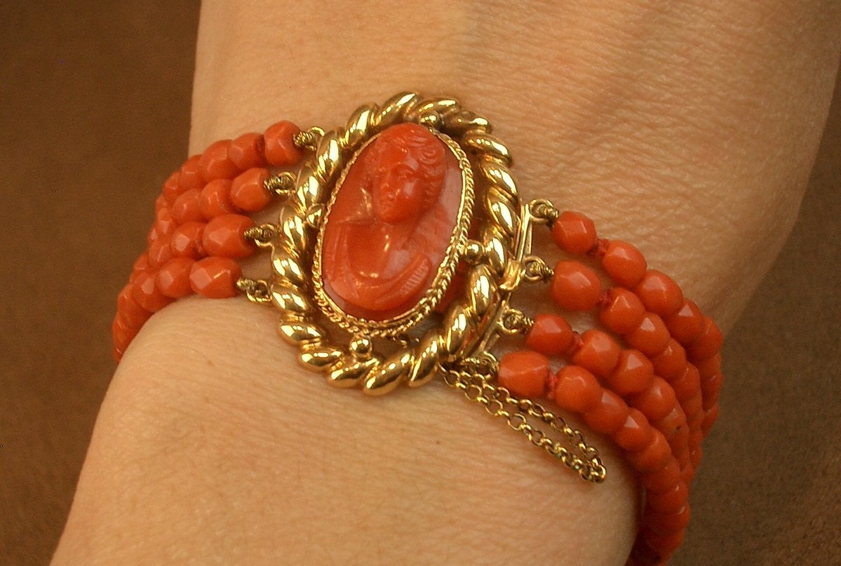 4-row Coral Bead Bracelet, 18k Gold Clasp Coral Cameo -photo-8