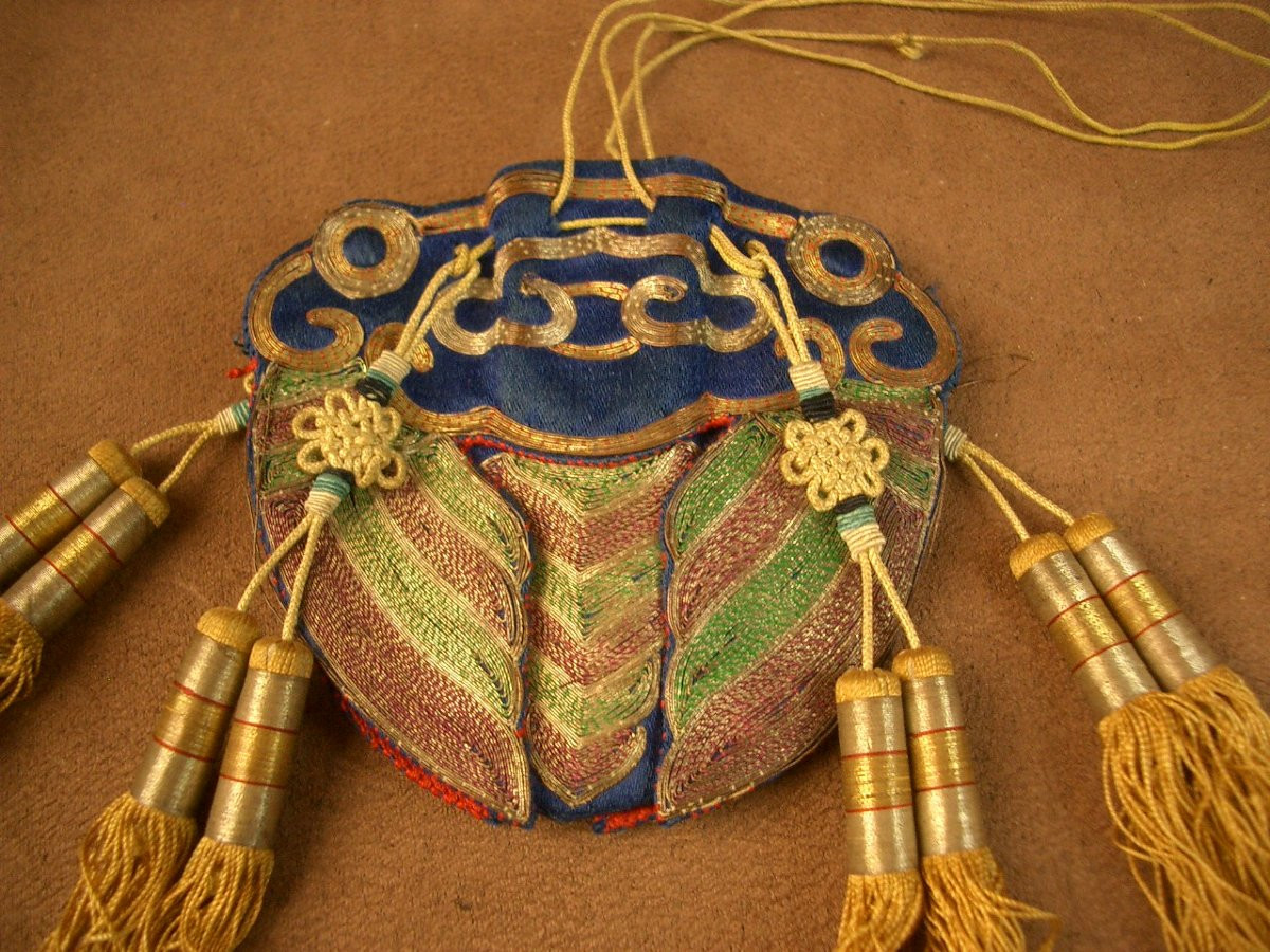 Bourse Hebao en soie brodée en forme de cigale , Chine XIXe siècle-photo-1