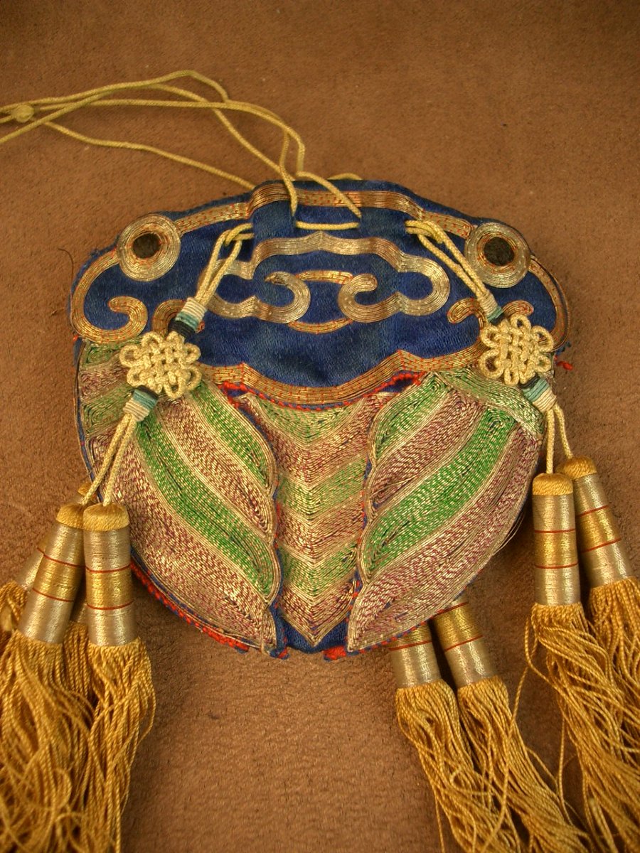 Bourse Hebao en soie brodée en forme de cigale , Chine XIXe siècle-photo-4