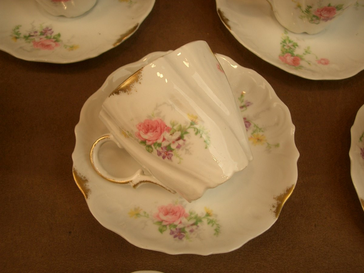 Service à thé ou café en porcelaine de Limoges , décor romantique de roses, début du XXe siècle-photo-8