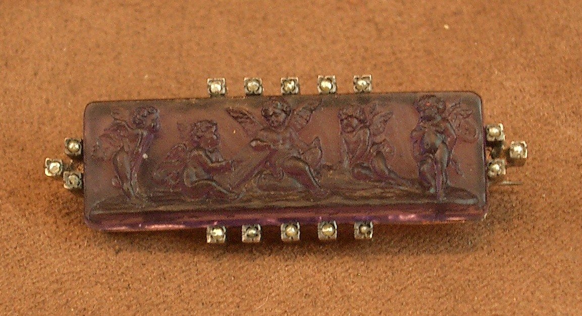 Antique Brooch In Molded Glass With Cherub Decoration, Silver Setting And Fine Pearls -photo-3