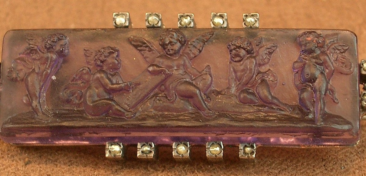 Antique Brooch In Molded Glass With Cherub Decoration, Silver Setting And Fine Pearls -photo-4