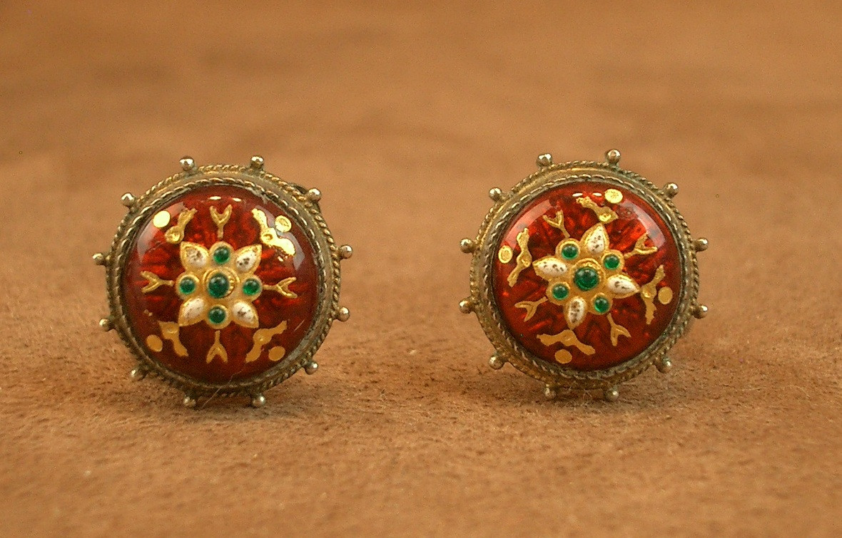 Paire de boucles d'oreilles anciennes clips en argent et émaux bressans