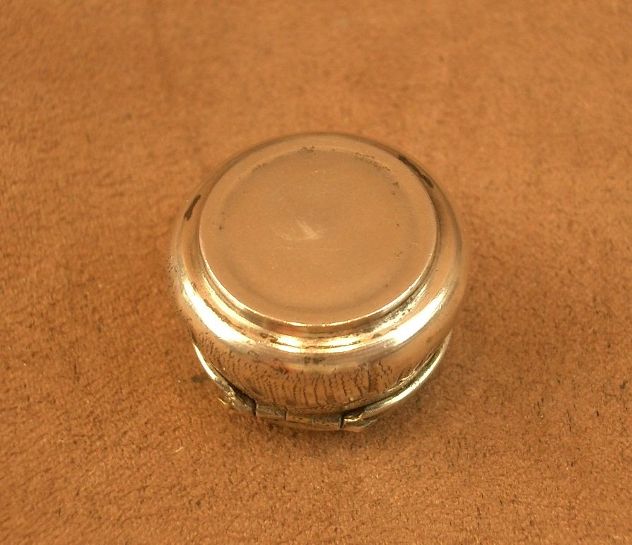 Petite boite à senteur, vinaigrette du XIXe siecle en argent et vermeil -photo-4