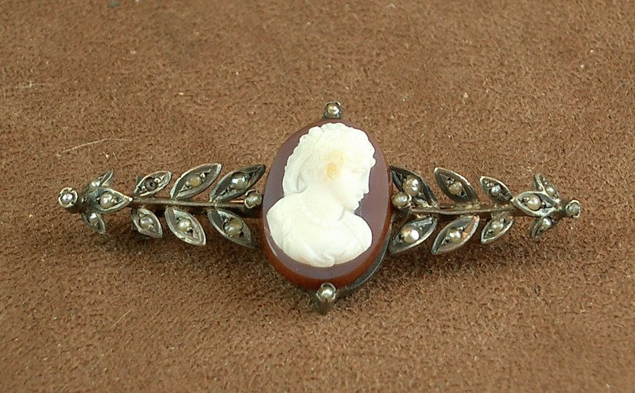 Antique Brooch In Solid Silver With Cameo On Agate And Fine Pearls, 19th Century