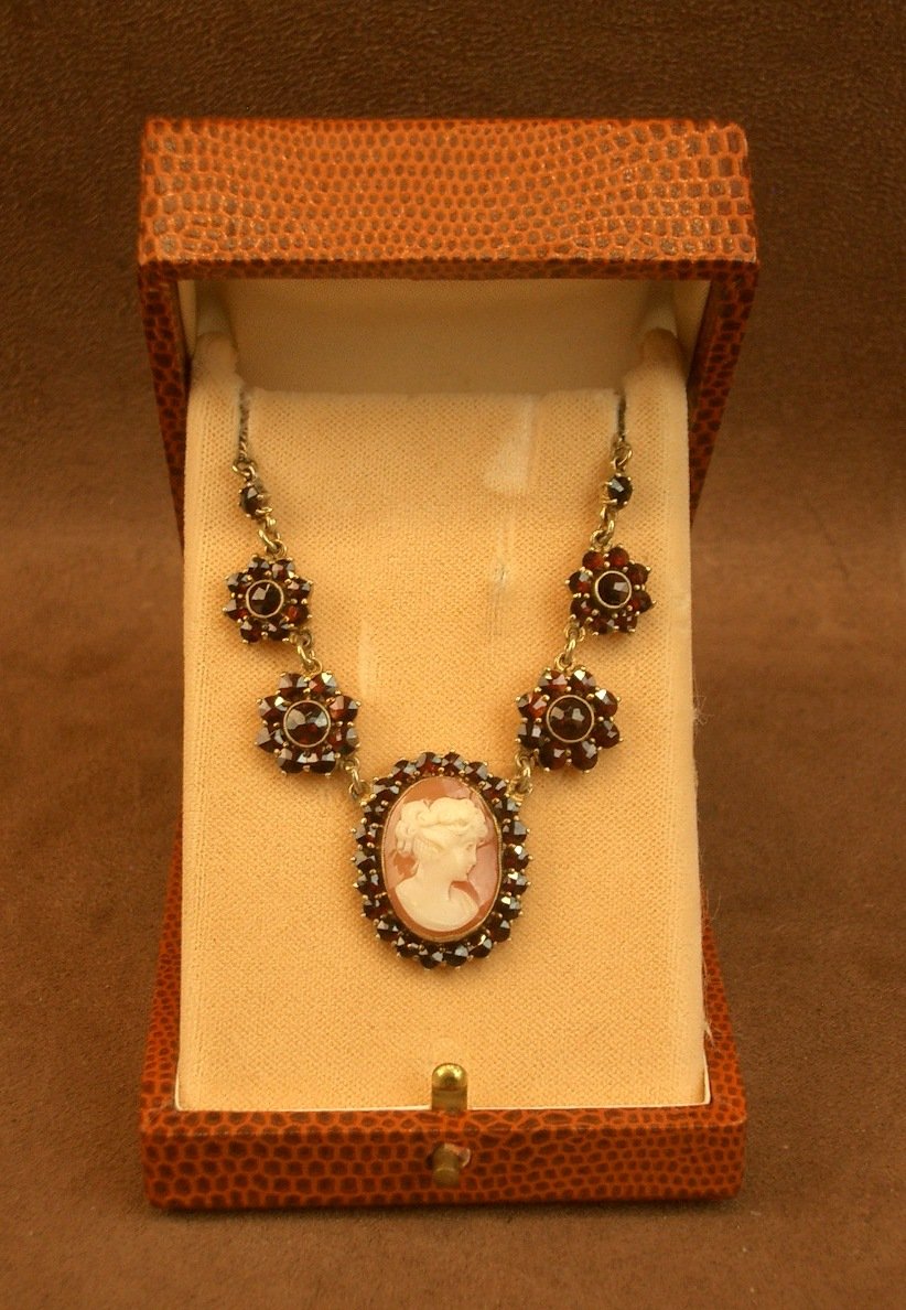 Antique Vermeil Necklace With Bohemian Garnets And A Shell Cameo -photo-5