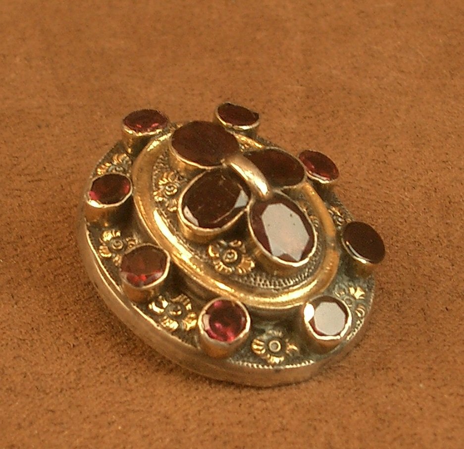 Antique 19th-century Silver And Vermeil Brooch Set With Garnet -photo-1