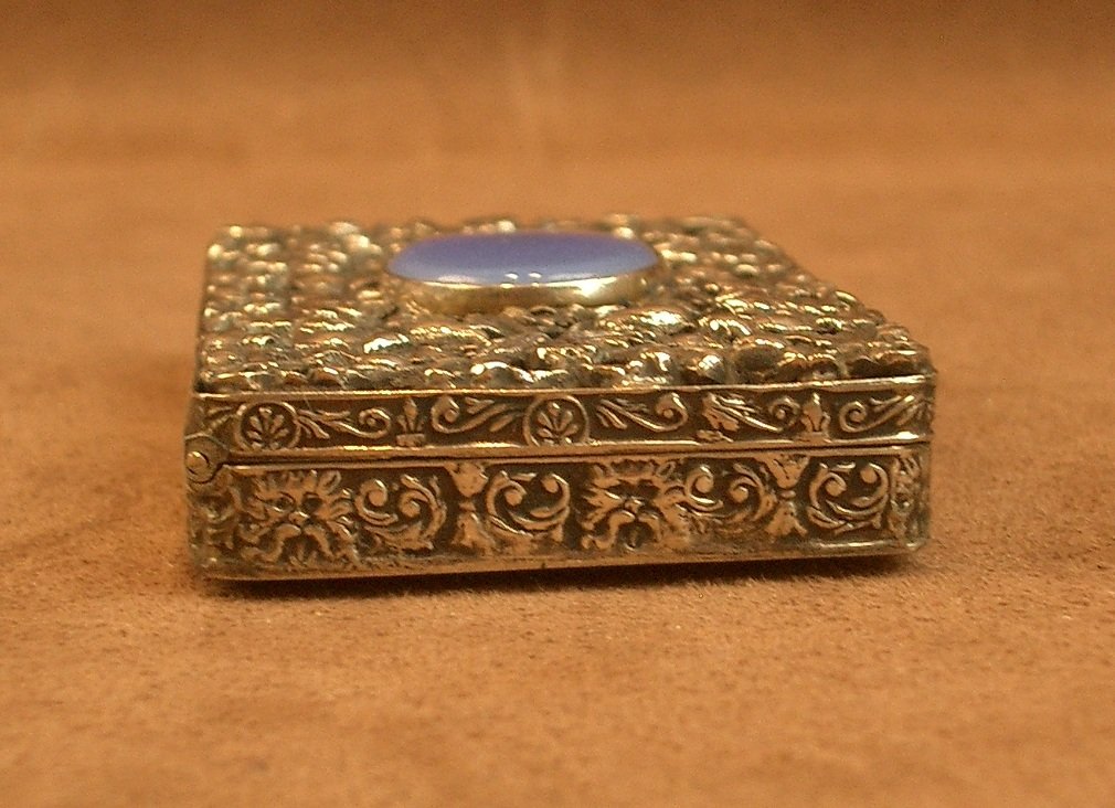 Boite ancienne en argent massif ajouré et pierre bleue-photo-1