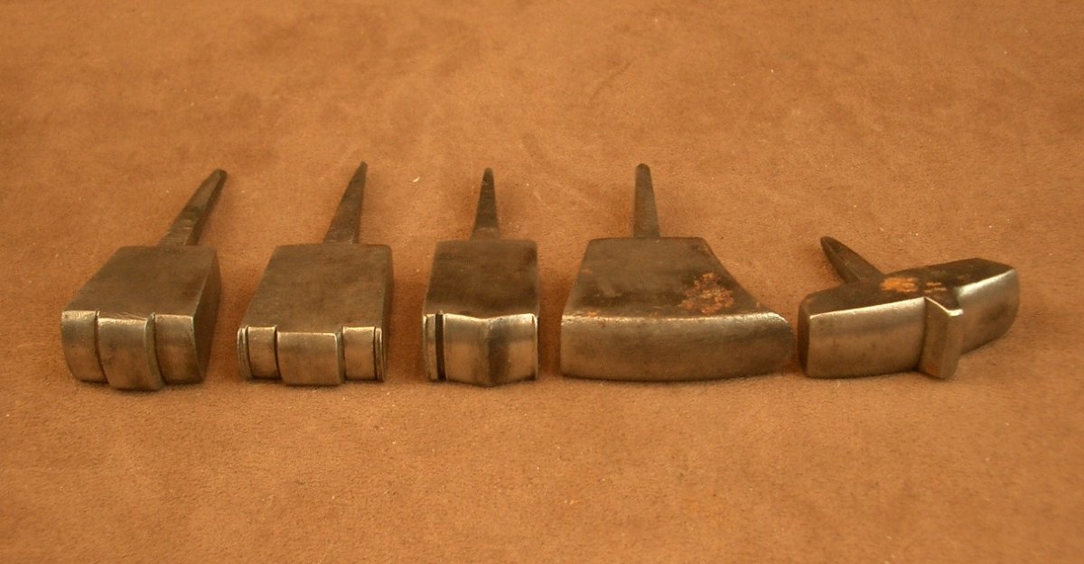 Lot d'outils anciens de bijoutier dont 5 enclumes XIXe siècle -photo-5