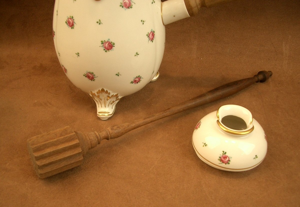 Porcelain Chocolate Pot Decorated With Scattered Roses, Signed Henri Schmitt Vittel-photo-4