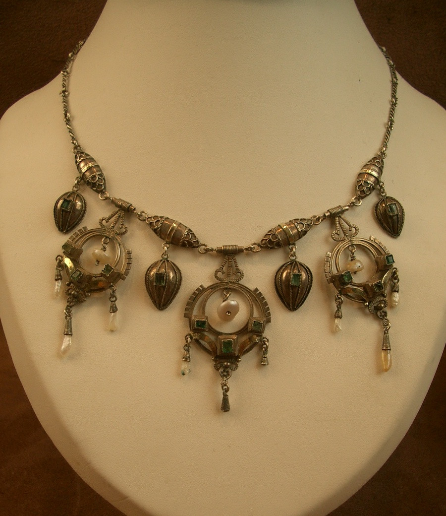Collier draperie Art Nouveau en argent et vermeil, perles baroques et tourmaline , vers 1900 