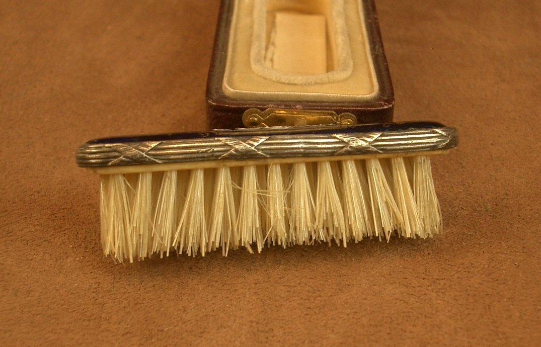 Ancienne brosse a moustache en argent émaillée -photo-5
