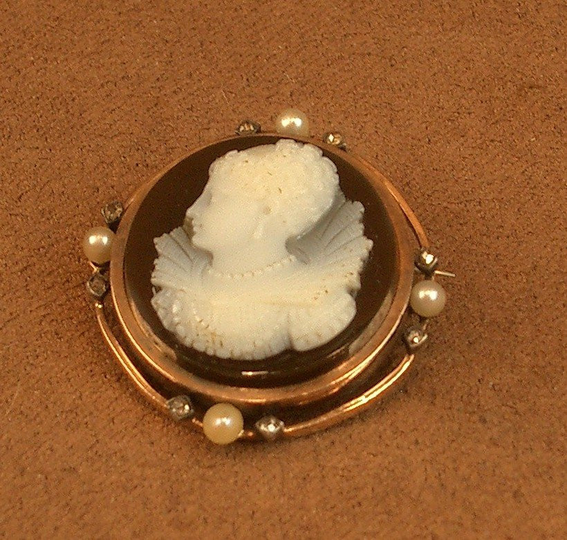 Broche ancienne en or 18k , camée en pierre dure XIXe siècle-photo-1