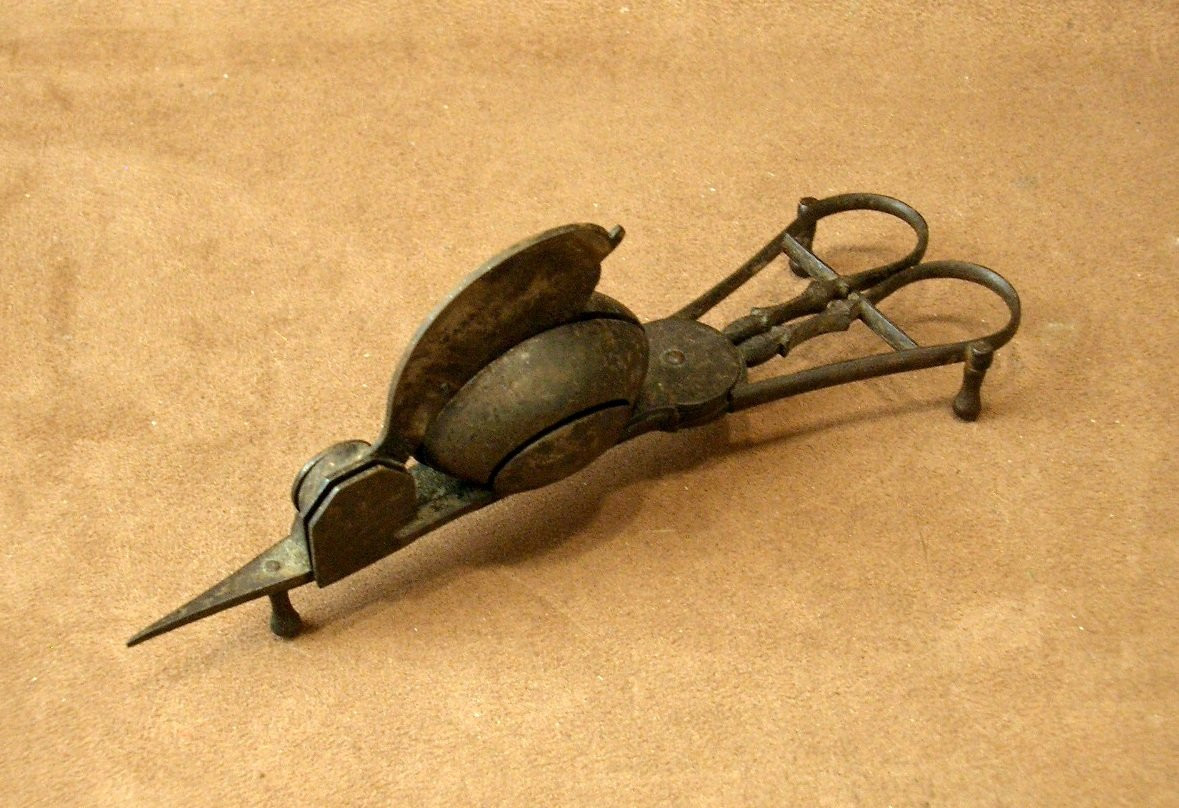 Guillotine Feeder From The 18th Century-photo-3