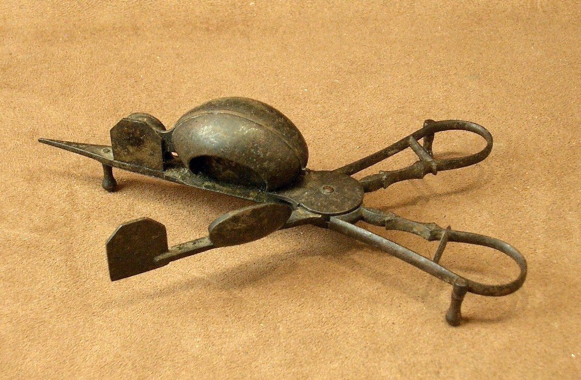 Guillotine Feeder From The 18th Century-photo-3