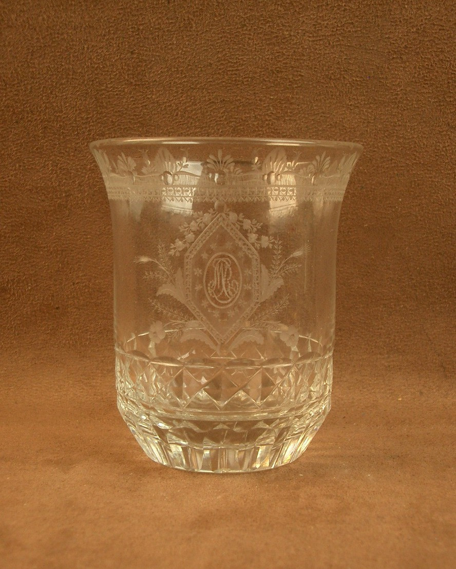 Gobelet Tulipe décor gravé du début du XIXe siècle 