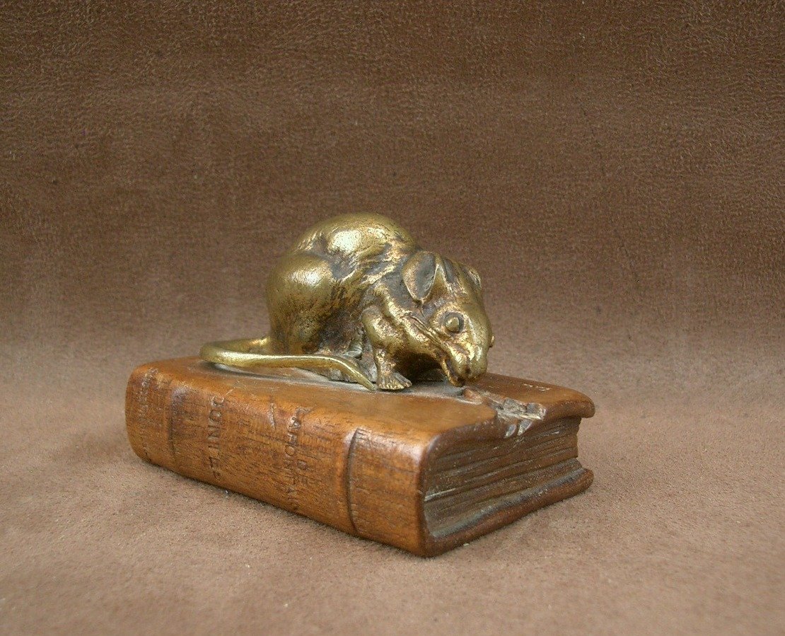 Louis Carvin, Bronze Mouse Nibbling A Book, Antique Bronze Sculpture-photo-2