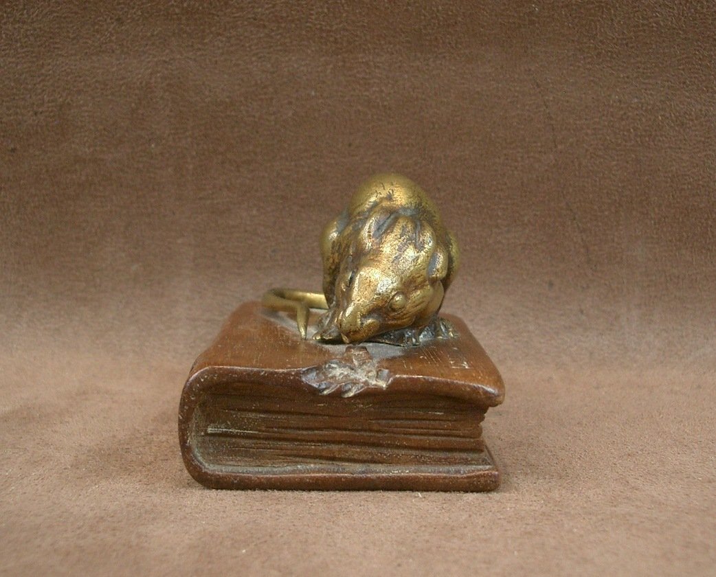 Louis Carvin, Bronze Mouse Nibbling A Book, Antique Bronze Sculpture-photo-3