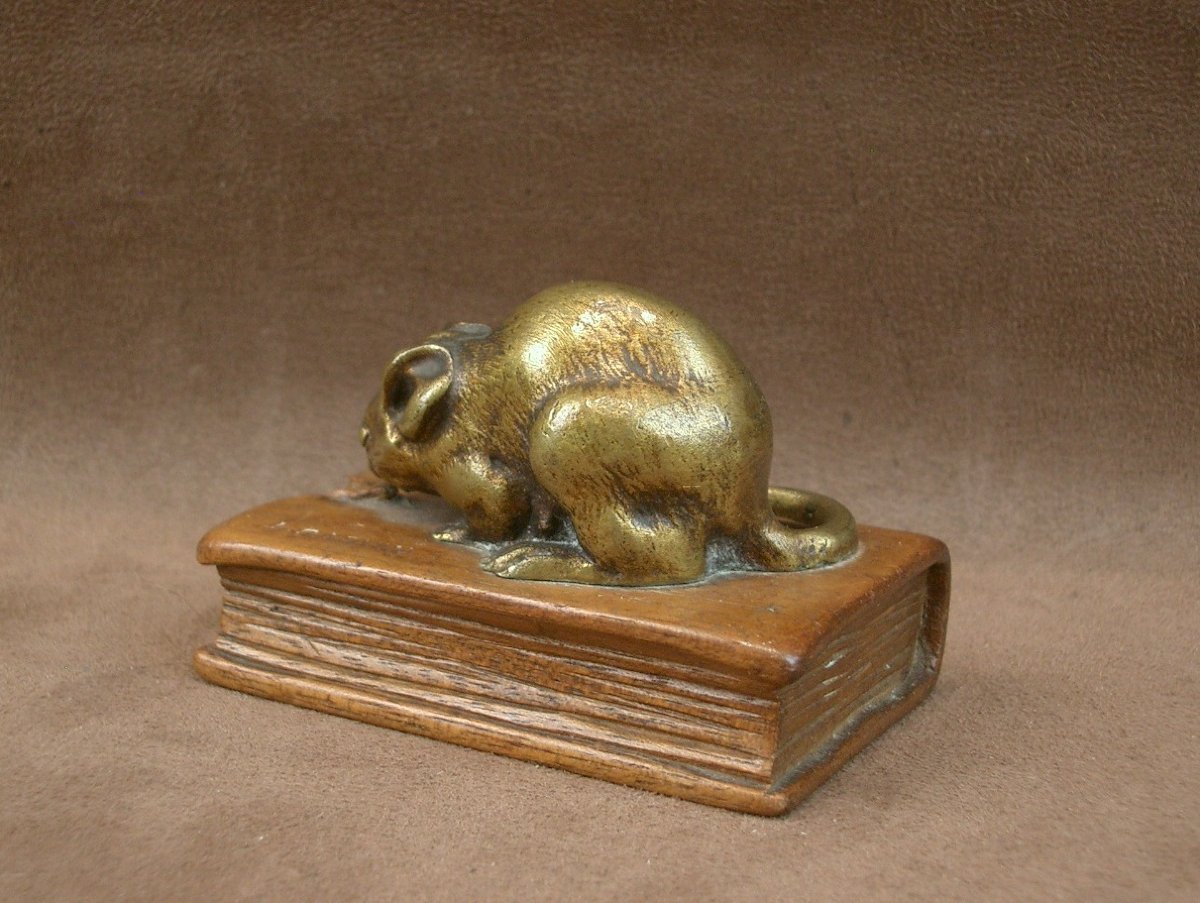 Louis Carvin, Bronze Mouse Nibbling A Book, Antique Bronze Sculpture-photo-2