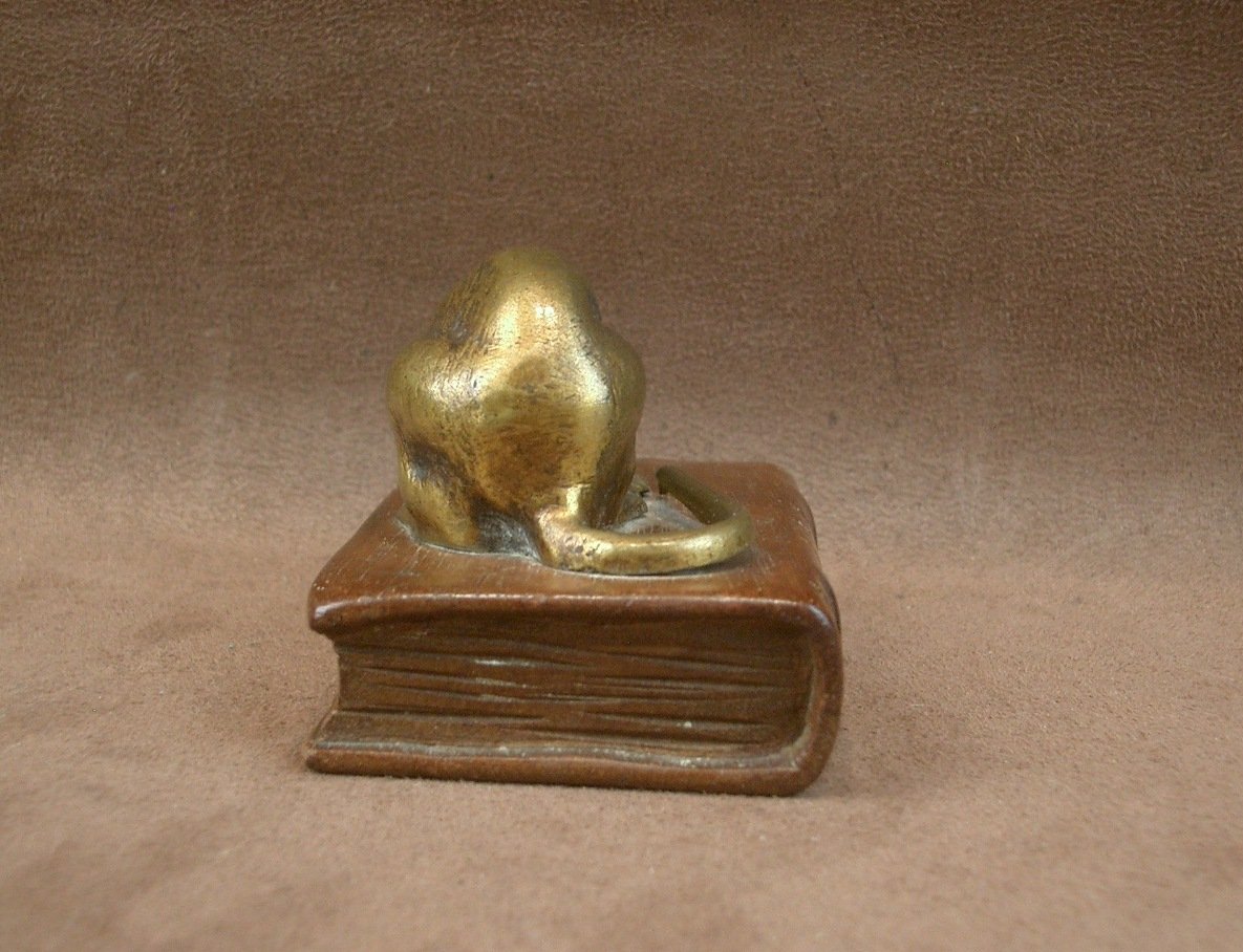 Louis Carvin, Bronze Mouse Nibbling A Book, Antique Bronze Sculpture-photo-3