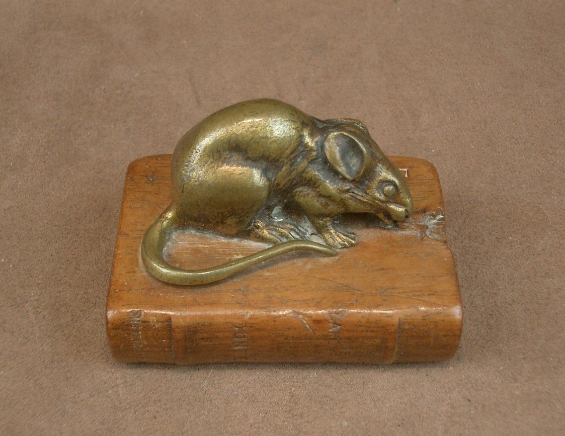 Louis Carvin, Bronze Mouse Nibbling A Book, Antique Bronze Sculpture-photo-7