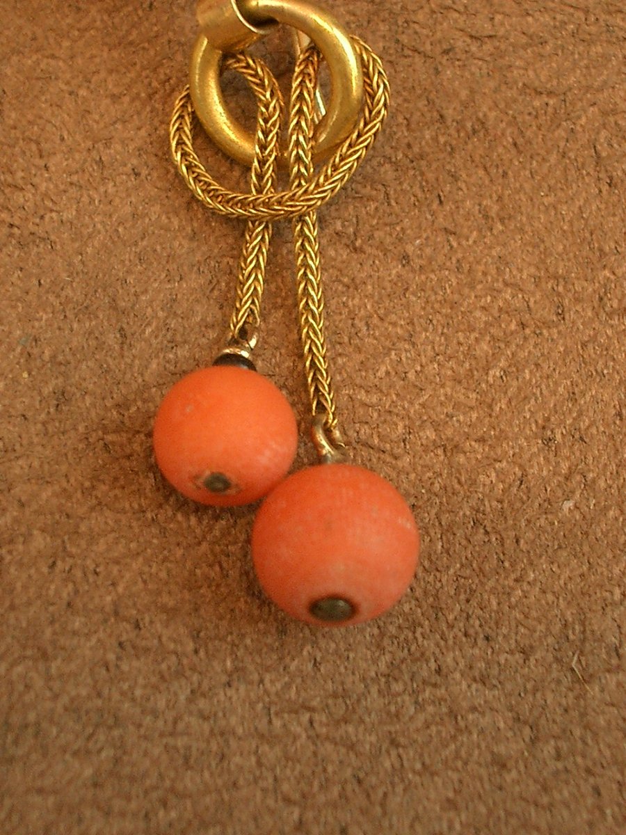 Pair Of Antique Earrings In 18k Gold And Coral Beads-photo-1