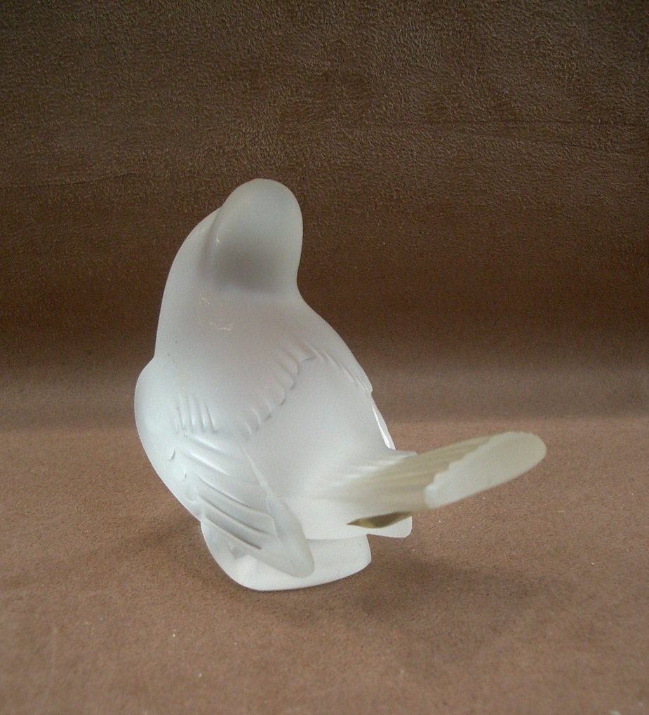 Oiseau moineau en cristal dépoli signé Lalique-photo-2