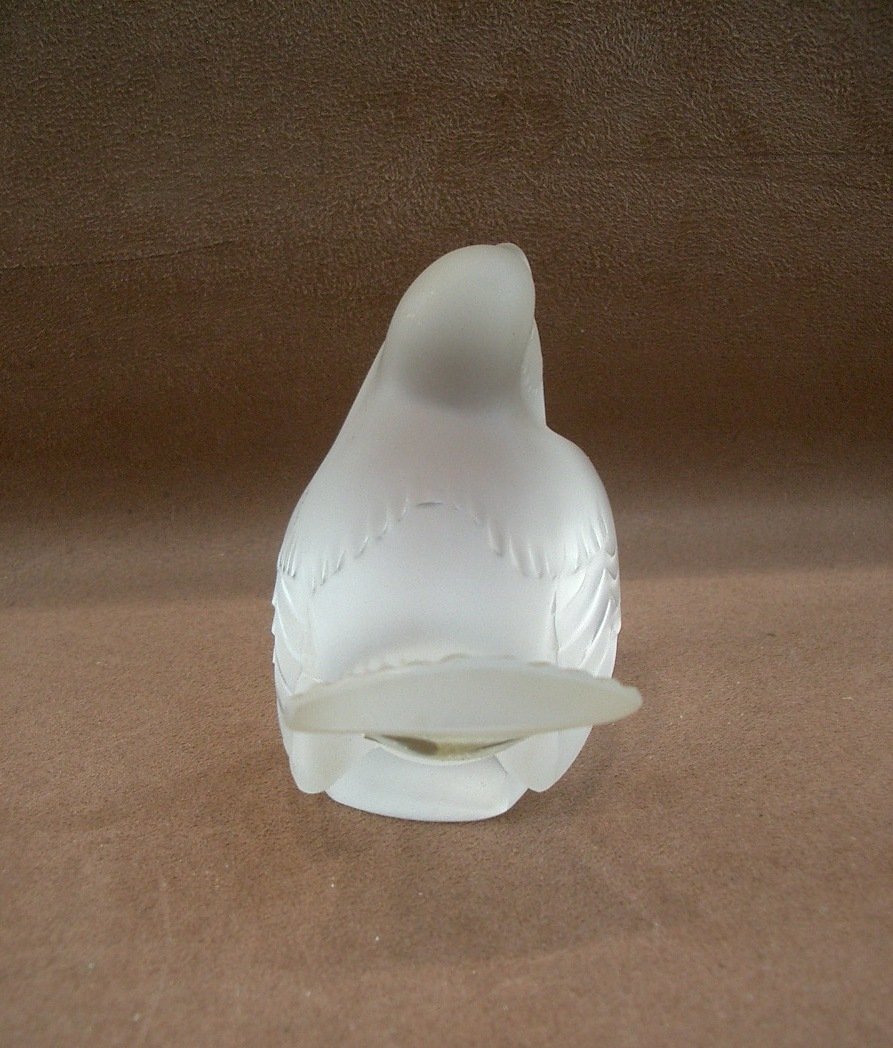 Oiseau moineau en cristal dépoli signé Lalique-photo-3