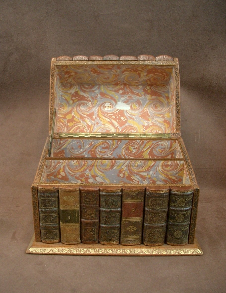 Trompe-l'oeil Leather-look Book-shaped Mail Box -photo-5