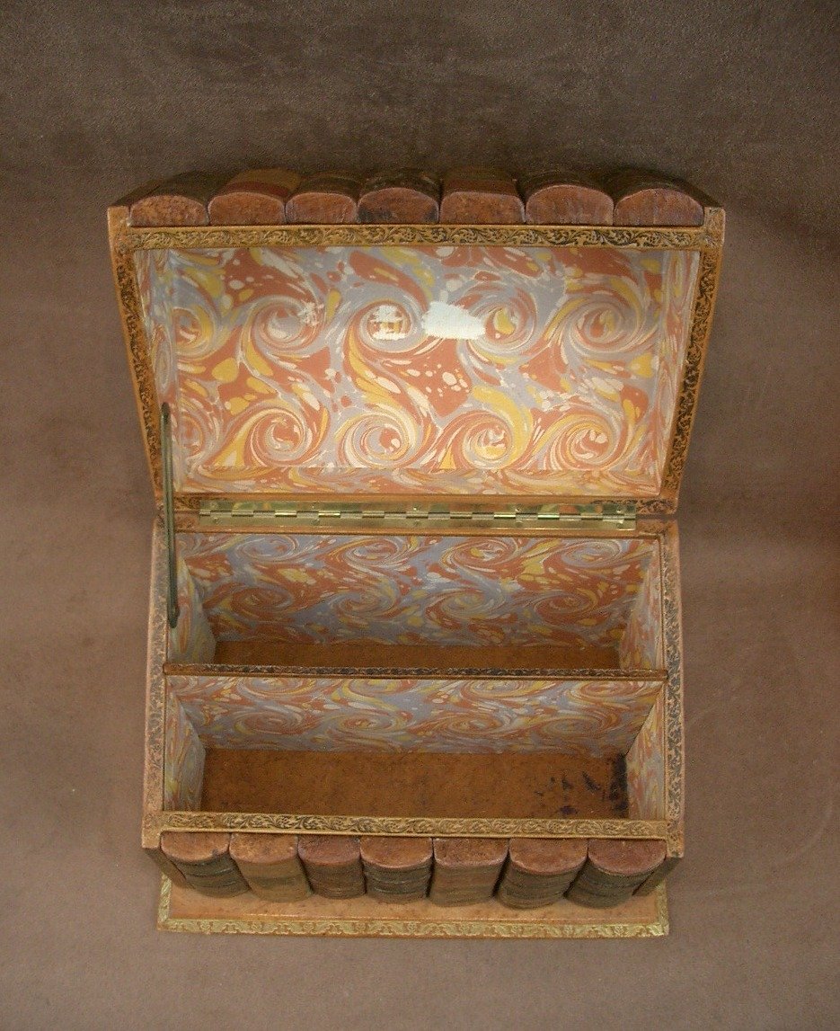 Trompe-l'oeil Leather-look Book-shaped Mail Box -photo-6